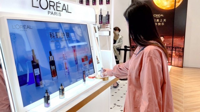 L’Oréal Paris Interactive Product Learning Kiosk